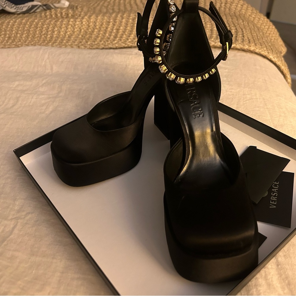 Versace Medusa Aevitas Single Platform pumps